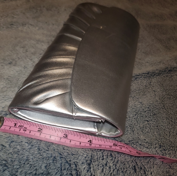 Silver Clutch - Picture 6 of 6